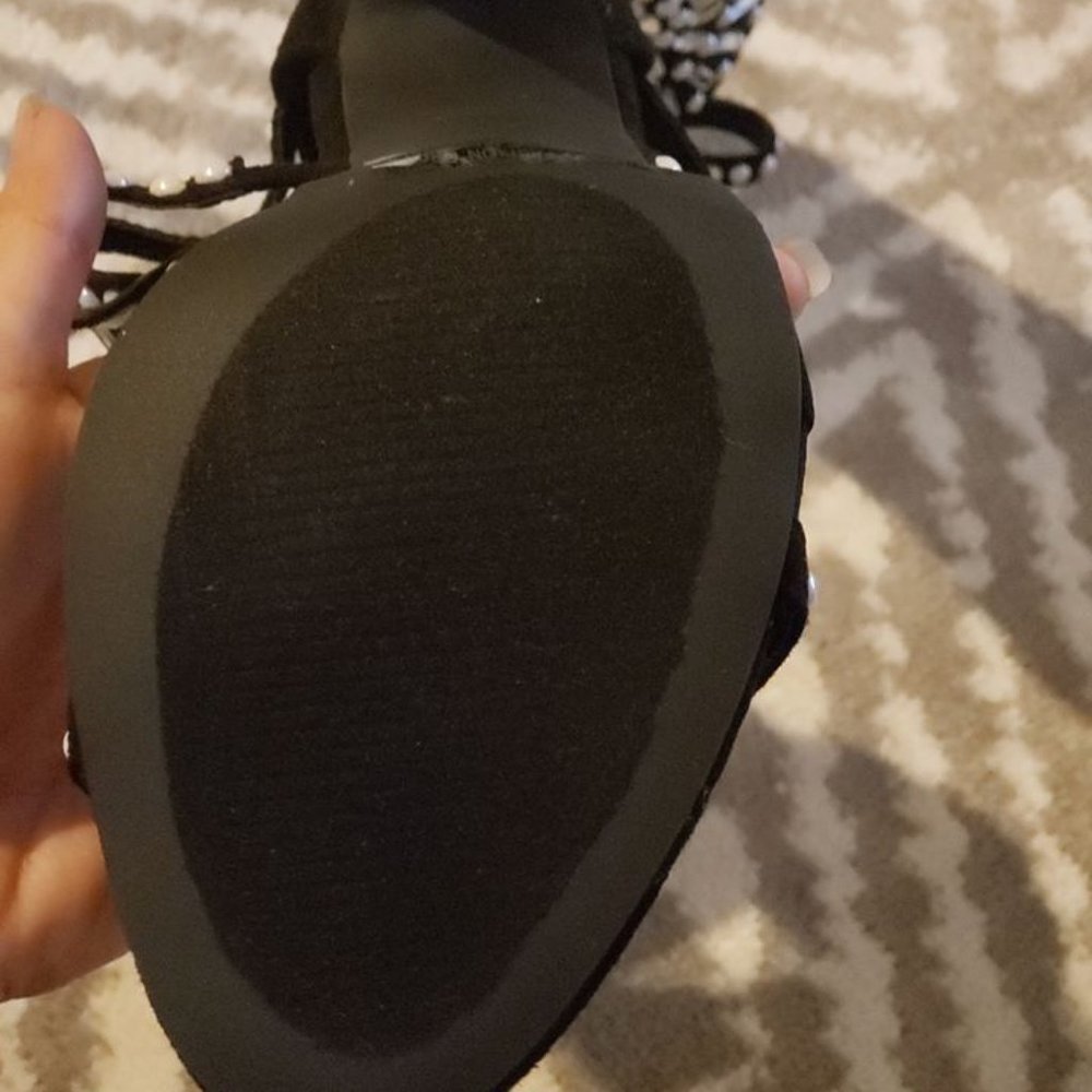 Size 7 - Picture 2 of 2